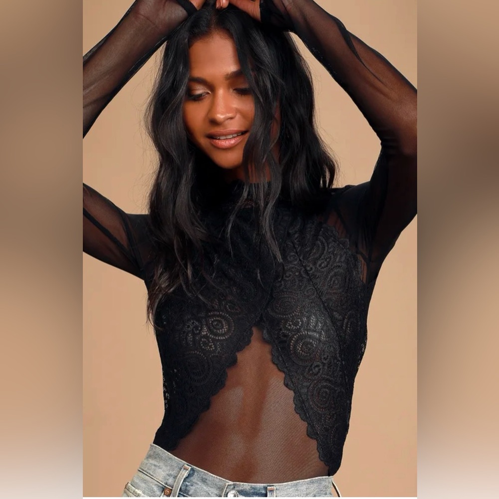 Lulus long sleeve open back lace bodysuit NWT